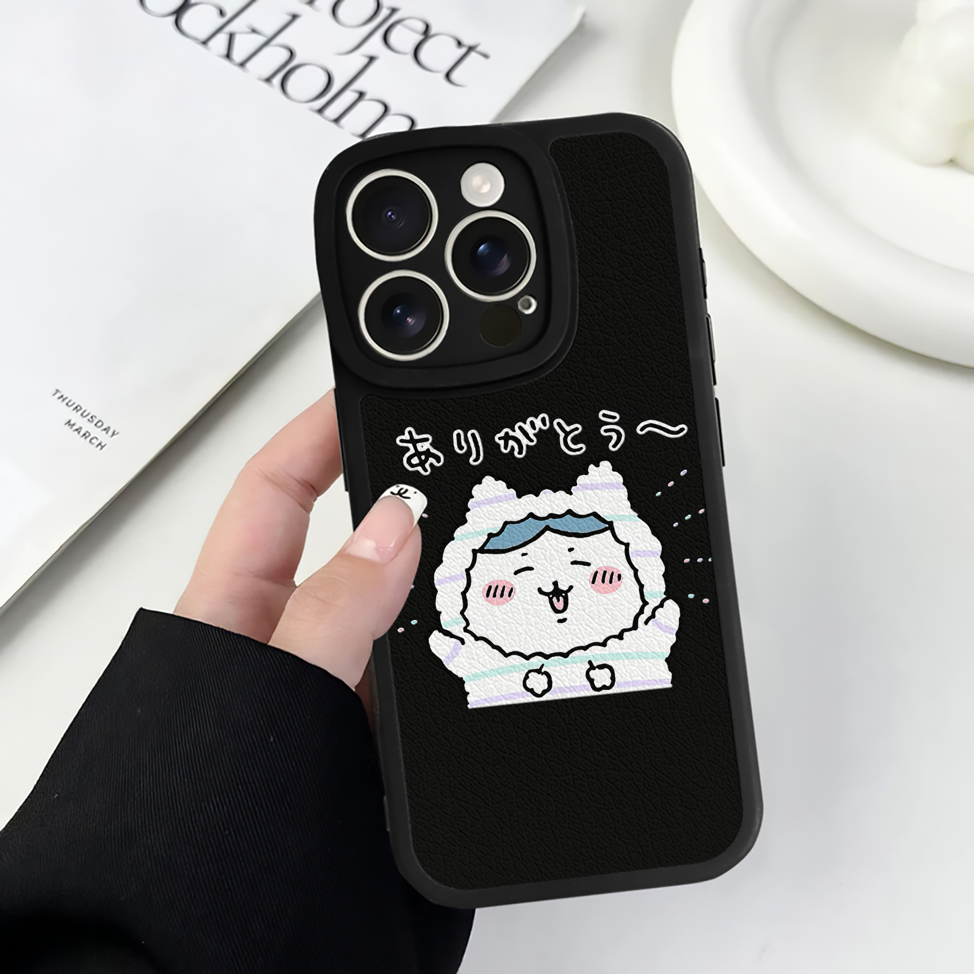 （画像用） ちいかわ ハチワレ Chii-kawa hachiware 【iPhone 16シリーズ対応】シリコンスマホケース（レザー調） 材質：シリコン